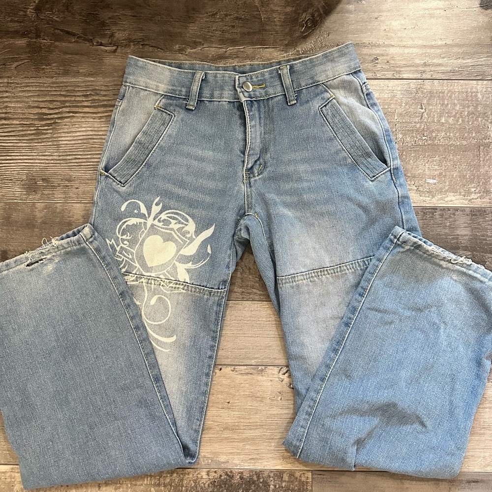 Low rise heart print washed jeans